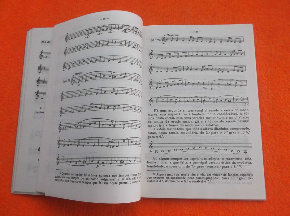 Exercícios Graduados de Solfejo - Tomás Borba