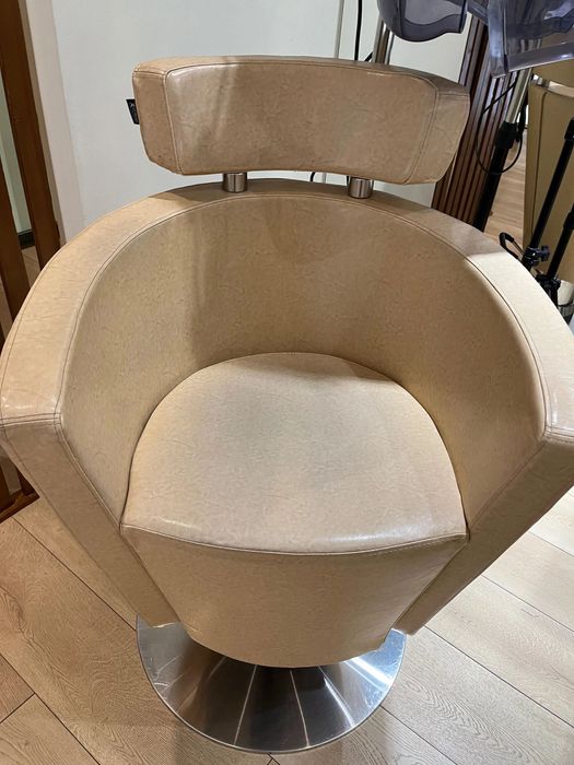 2 cadeiras mais 1 pisa-pés autor