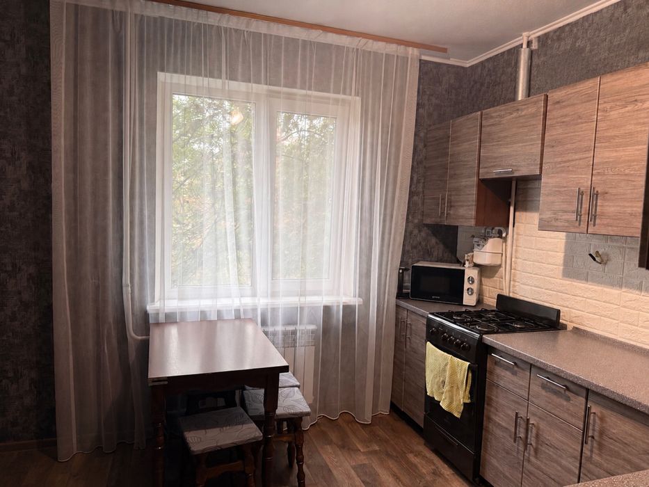 Продам  1 кімнатну квартиру(малосімейка), від власника в гарному районі