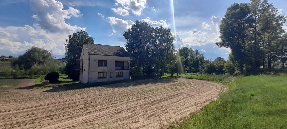 Sprzedam działkę z zabudowaniami