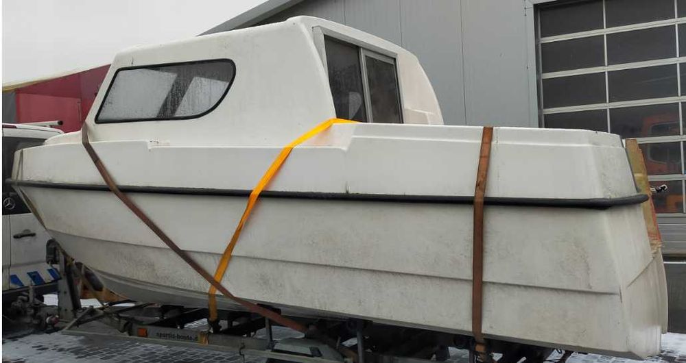 Łódź łódka kabinowa  6 metrów Opcja: przyczepa podłodziowa, silnik