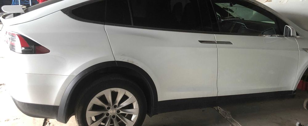 Двері передні Tesla Model X 2016 білий PPSW