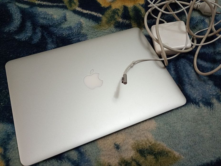 Macbook air в хорошому стані