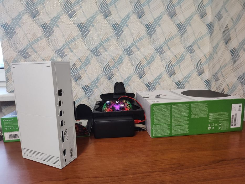 Xbox series S 1,5Tb +геймпад(с коробками комплектаций)(512gb+карта расширения 1tb(quick resume s/x))геймпад PowerA Fusion Pro Lumectra Wireless(+кейс)