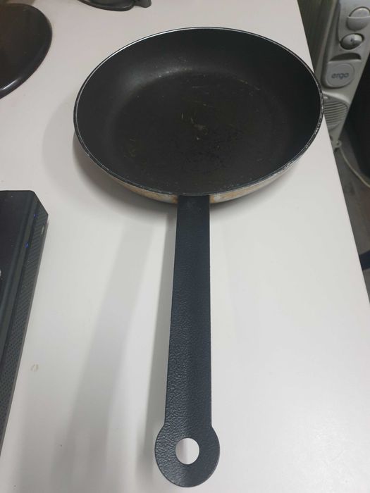 Сковороди бувші в житку