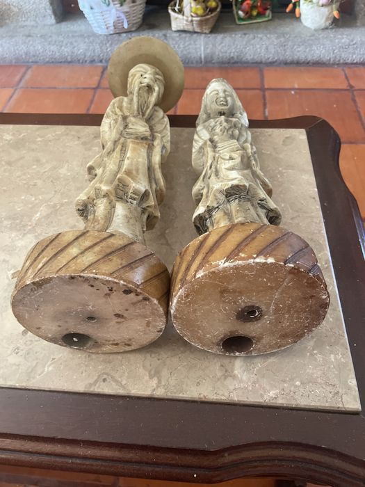 Estatuas decorativas em alabastro.