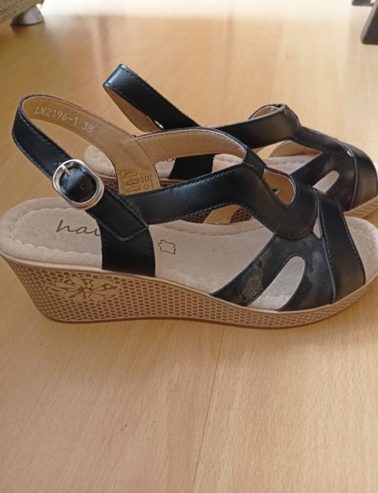 Sandały na koturnie NOWE