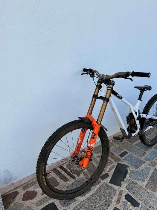 Commencal supreme v5 DH