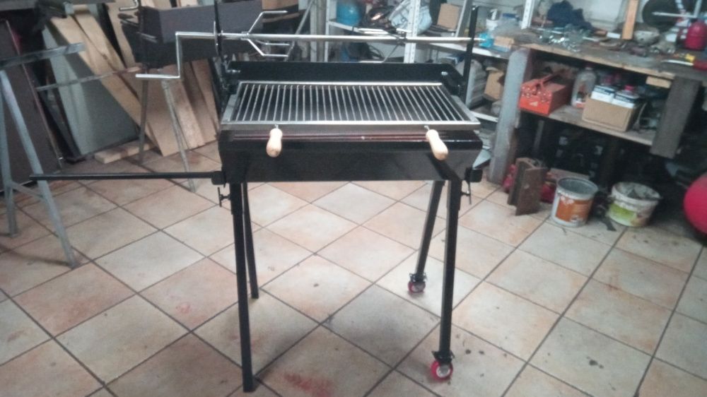 Grelhador/porco no espeto