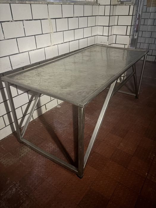 Mesa de trabalho de enchidos
