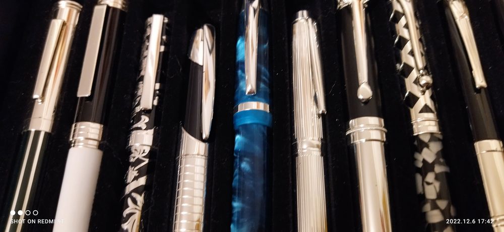 Coleção de canetas banhadas a prata