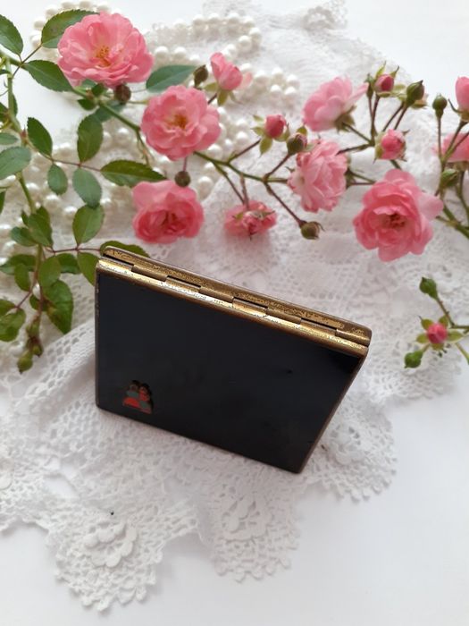 Барыня пудреница 1967 СССР Ленинградский ювелирный эмали латунь