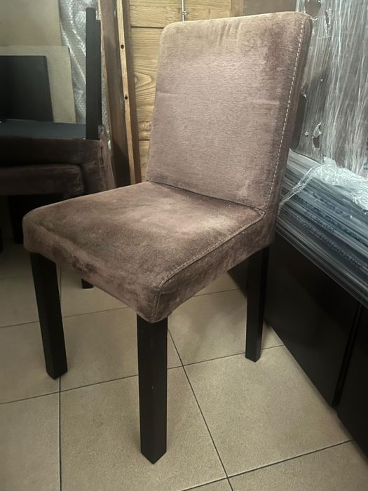 Cadeiras madeira com forro camurça pessego