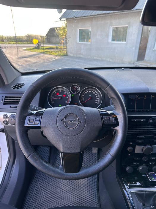 Opel Astra h. Cosmo