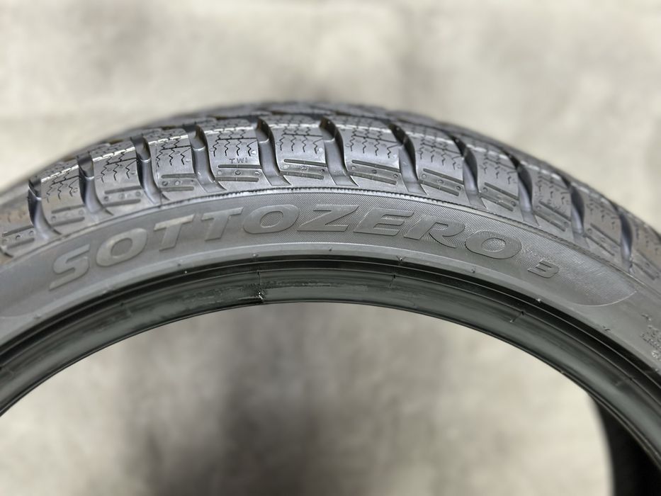 Нові зимові шини Pirelli Sottozero3 225/40 R18 92V AO