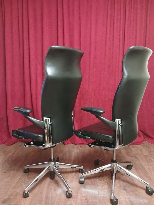 2 шт...Крісла шкіряні офісні/комп'ютерні Haworth Comforto  (Німеччина)