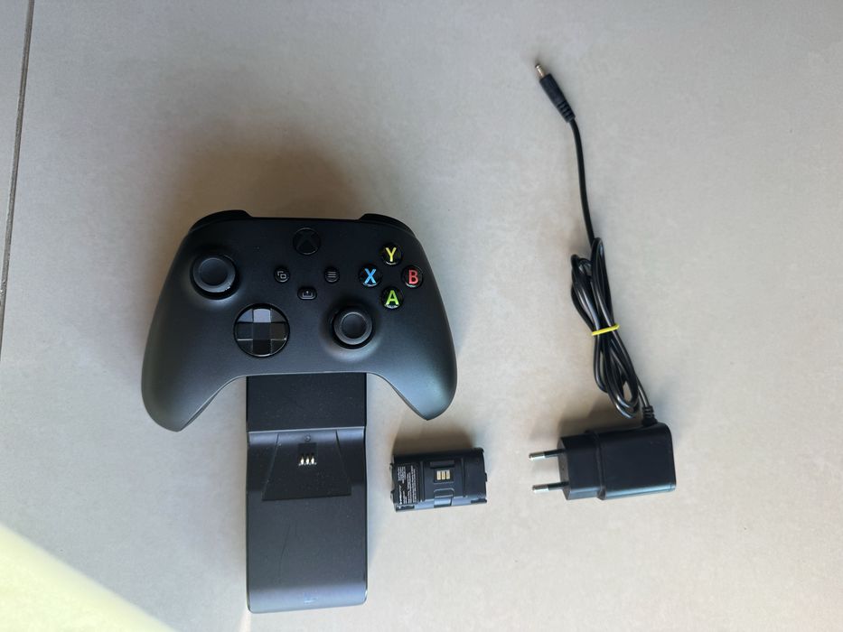 Comando xbox series s/x + base e 2 baterias