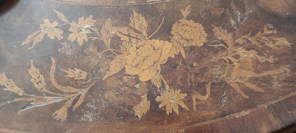 Mesa rústica trabalhada