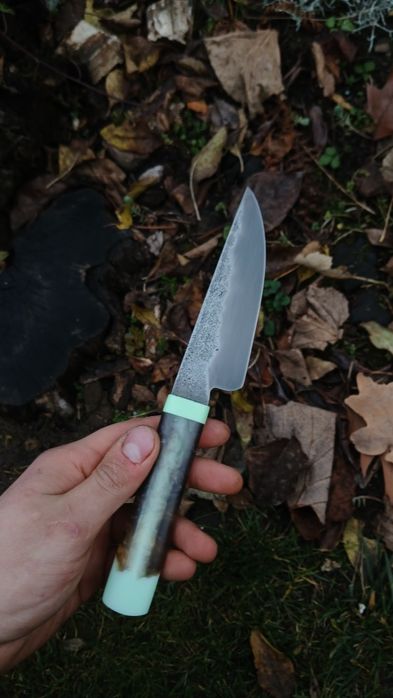 Ręcznie wykuty zestaw noży kuchennych.Świecący w ciemności.Knifemaking