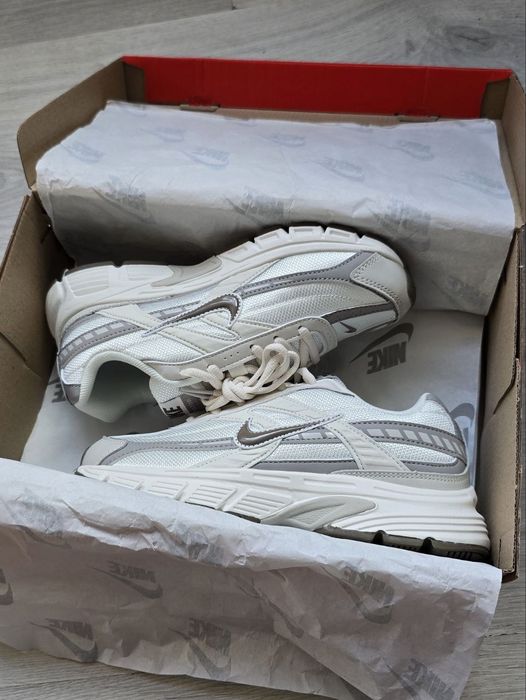Nike Initiator Beige Brown трендові жіночі кросівки найк інітіатор