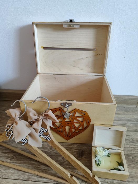 Skrzynka na koperty, skrzyneczka na obrączki + wieszaki