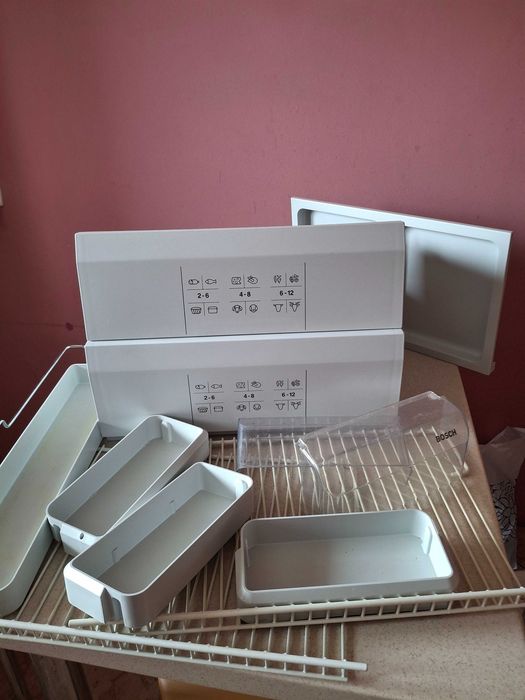 Szuflady i różne pojemniki lodówko-zamrażarki Bosch
