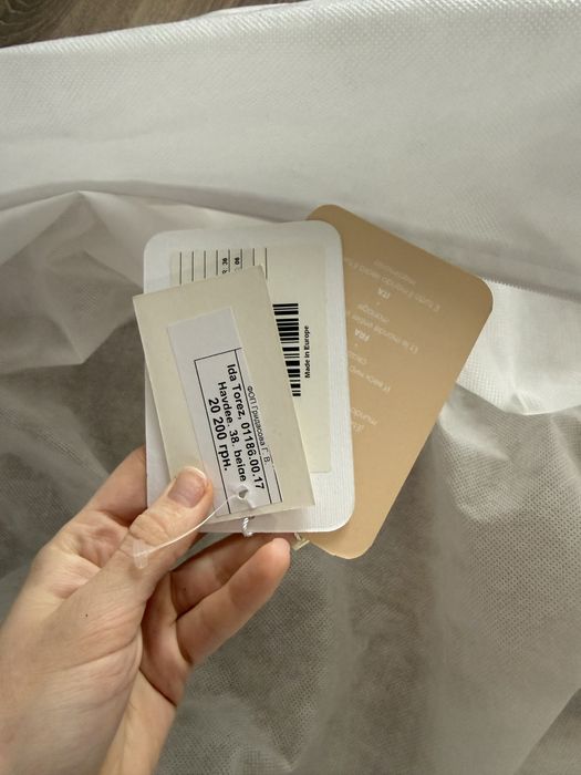 Весільна сукня з відкритою ногою