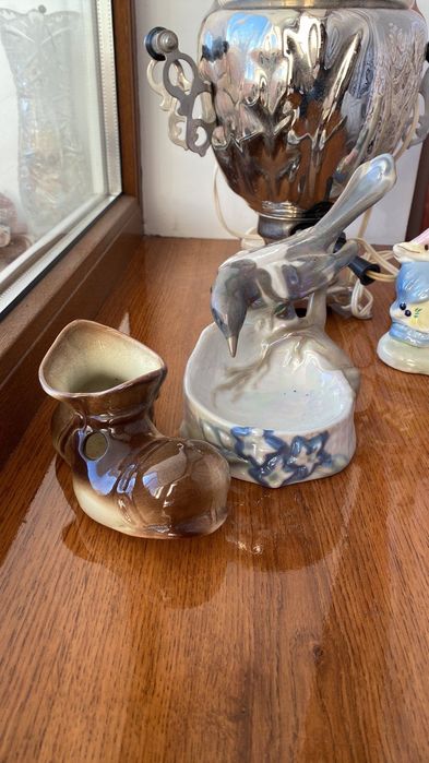 вінтажні порцелянові статуетки  та вази