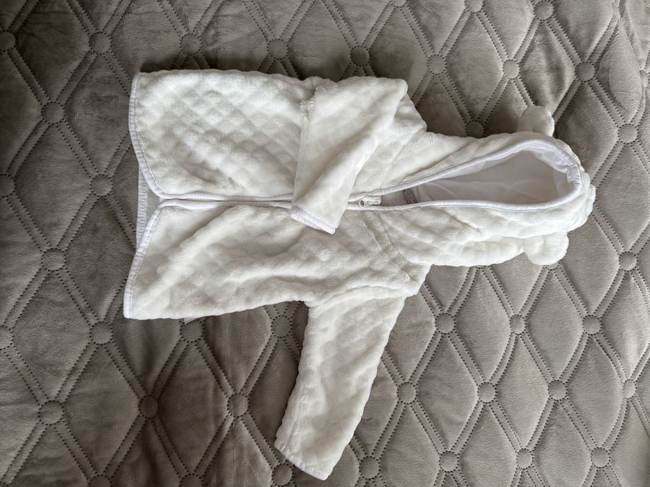 Кофта з капюшоном на дівчинку