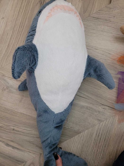 Maskotka mały rekin