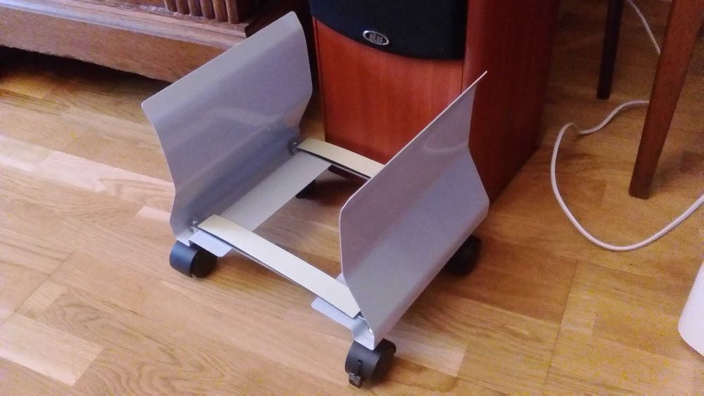 Podstawa na kółkach pod komputer