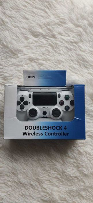Sony DualShock 4 – фірмовий джойстик для PS4