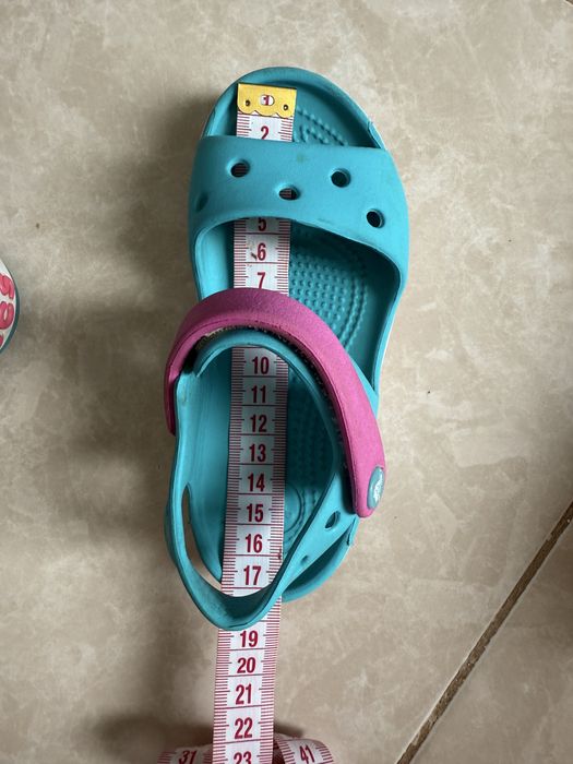 Босоніжки Crocs для дівчинки