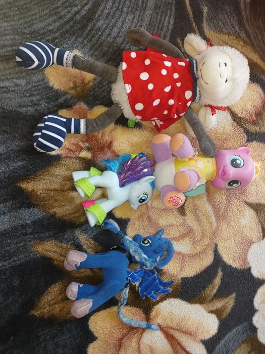 Дитячі іграшки, поні, єдинороги, конячки