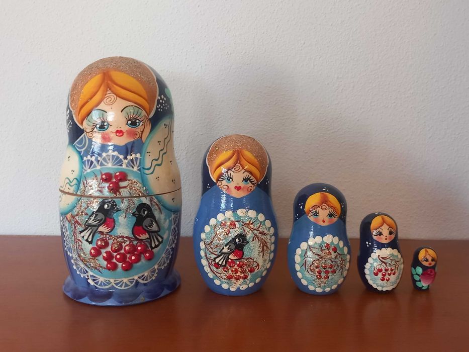 Matrioska de madeira com 5 peças