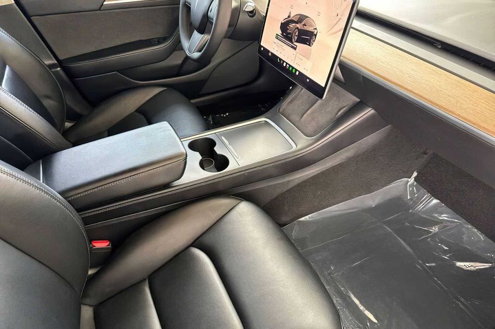 Tesla Model 3 Long Range      2022