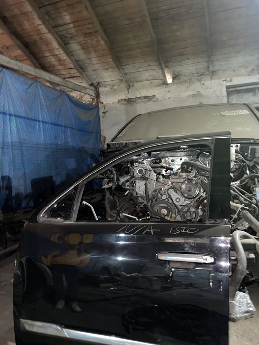 Двері на Cadillac Escalade