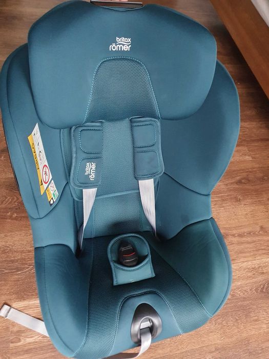 fotelik samochodowy dziecięcy Britax Romer Dualfix M obrotowy na obrotowej bazie
