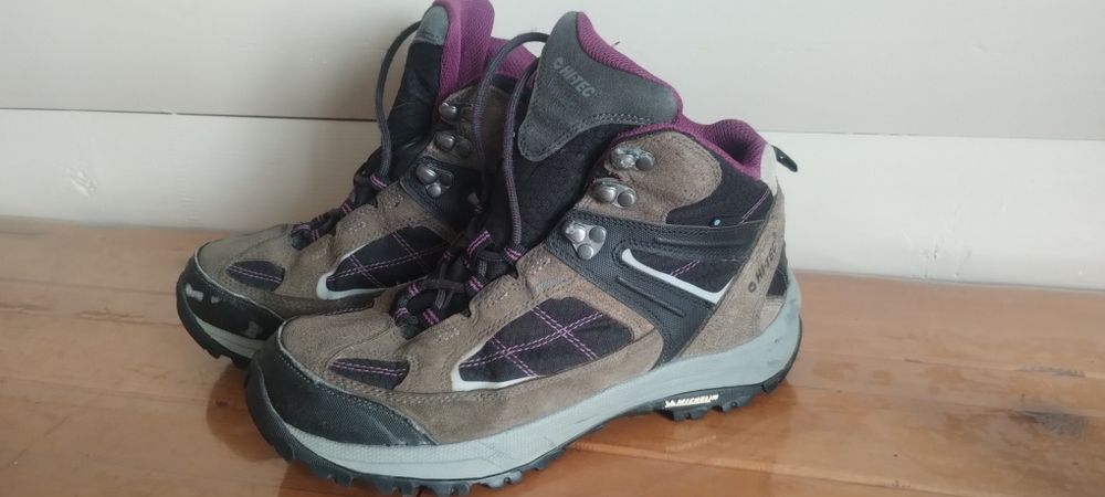 Трекові черевики