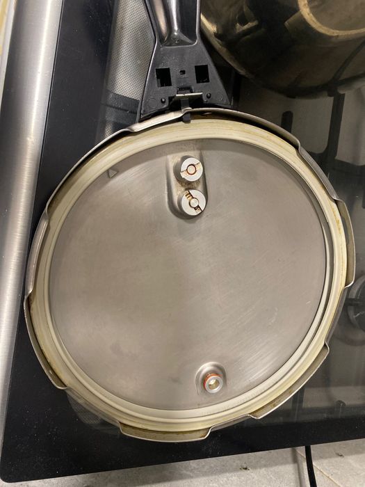 Panela de pressão grande