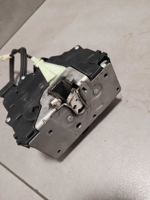 Zamek drzwi lewy przód lewy przedni Opel Corsa E 134.318.41 6-PIN
