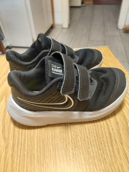 Кросівки.   nike