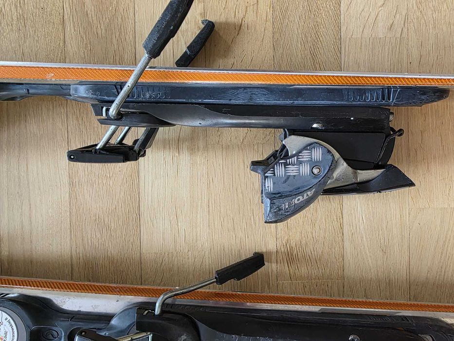 Narty zjazdowe męskie Volant Gravity 180 cm naostrzone i nasmarowane