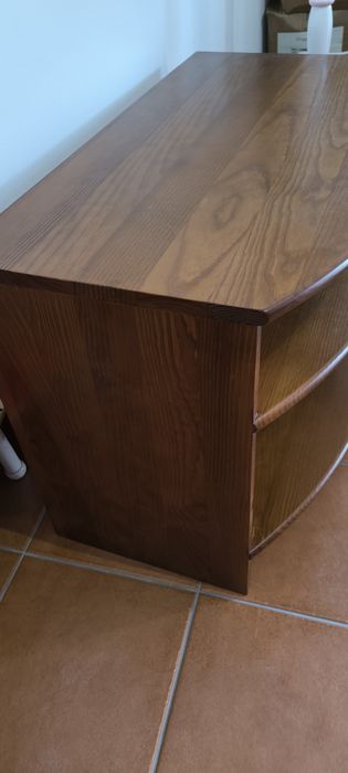 Mesa para TV em madeira maciça