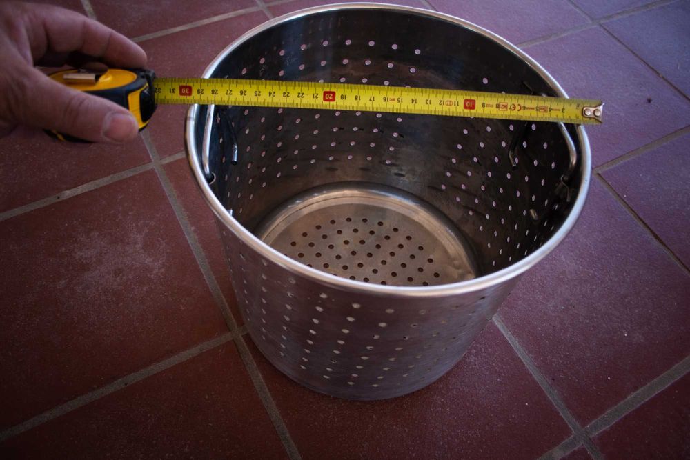 recipiente de inox com furaçoes