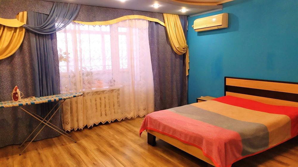 ПОЧАСОВО ПОСУТОЧНО квартира ж/д Вокзал .ц.Рынок .Smart tv