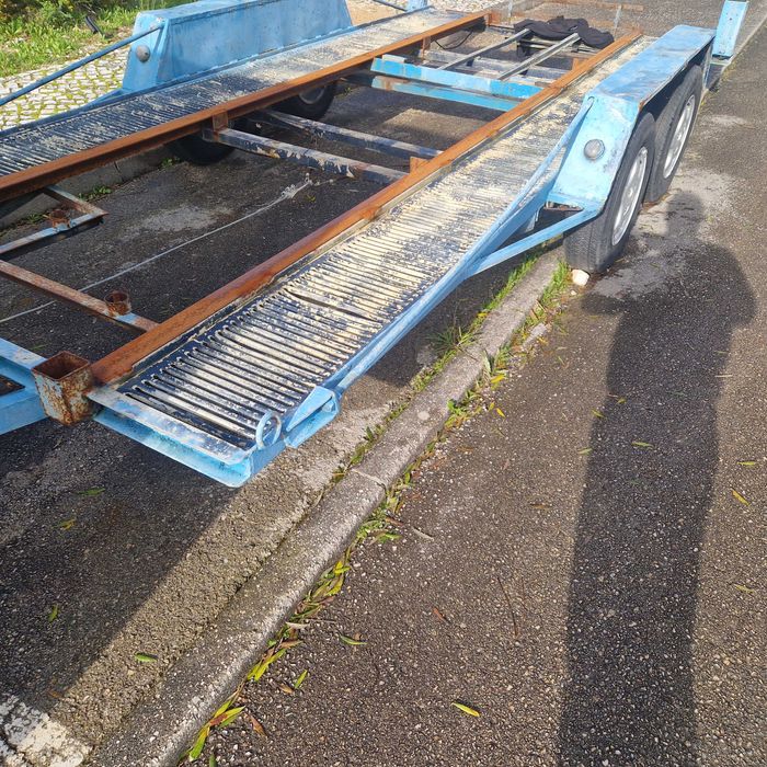 Atrelado porta carros