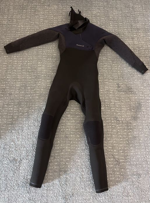 Vendo 2 Fatos de Surf 4/3 – Tribord e Olaian (Tamanho 12/13 anos)