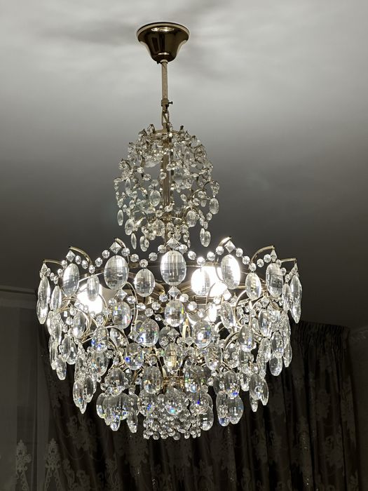 Кришталева люстра 6-ти ріжкова