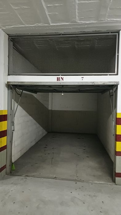 Arrendo Garagem Fechada (Box ) 20 m2 - Na Quintã - Guimarães Centro